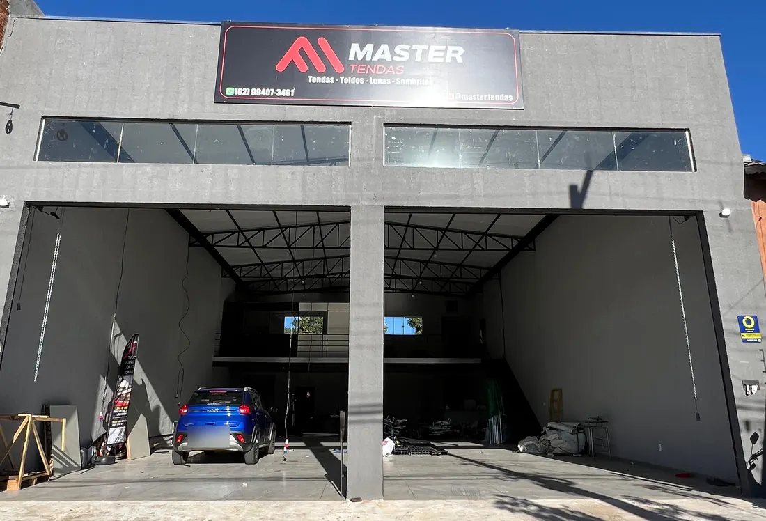 Fachada da loja e fábrica da Master Tendas em Goiânia